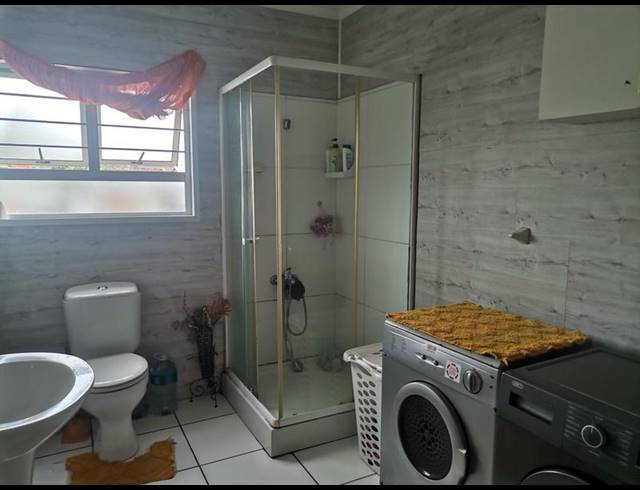 5 BEDROOM HOUSE FOR SALE IN CLAIRWOOD